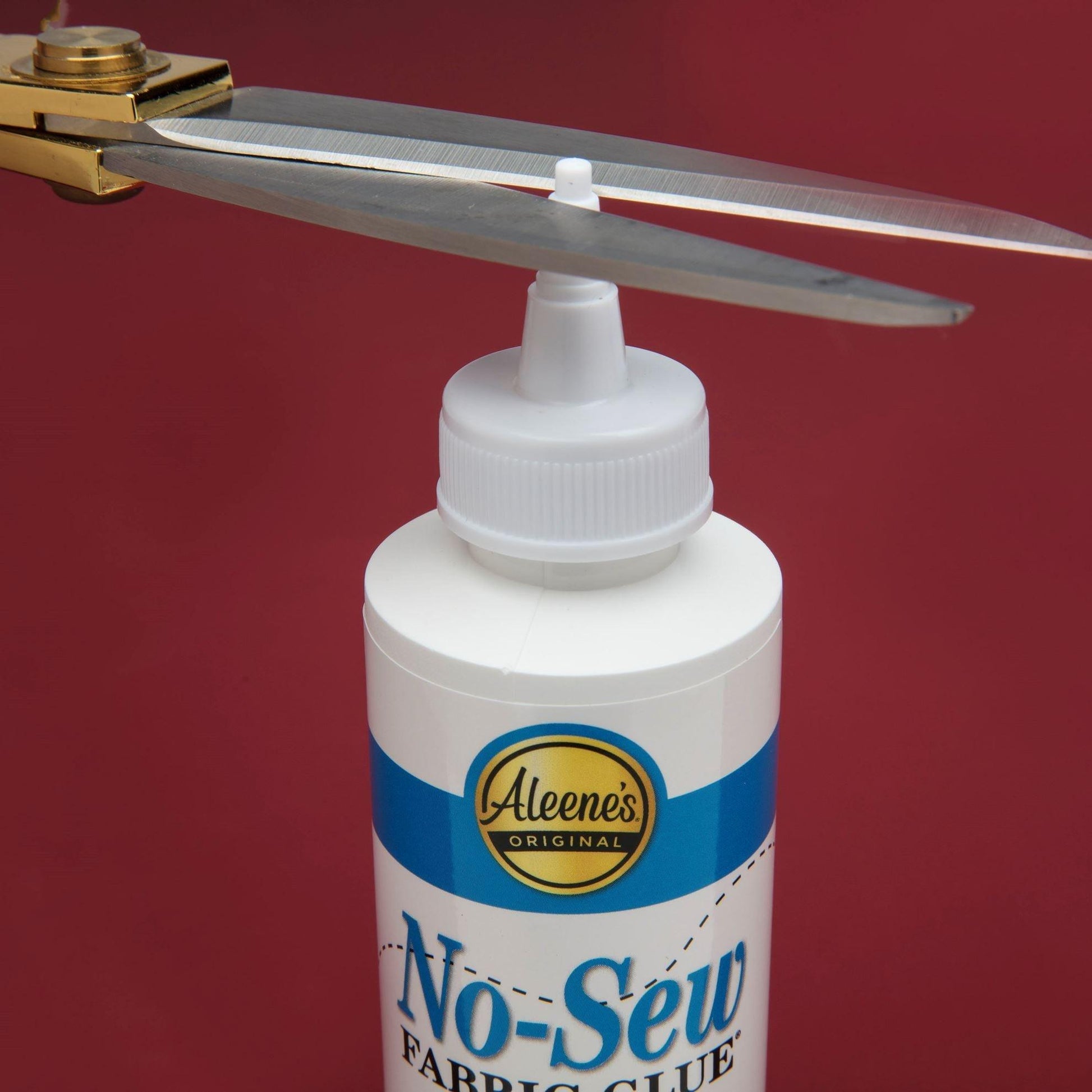 Aleene's No Sew Temporary Fabric Glue - 4 Oz