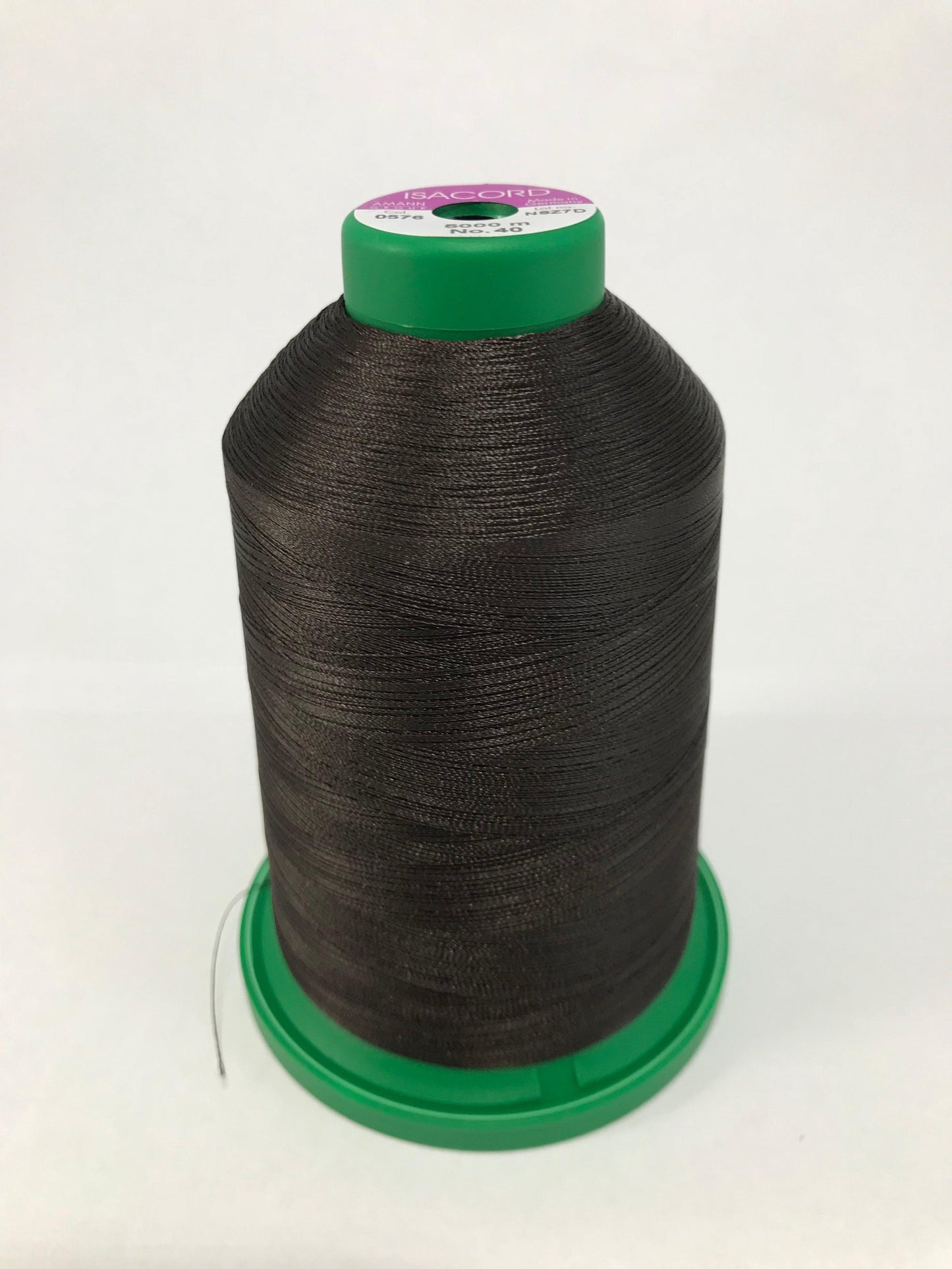 0576 - VERY DARK BROWN - ISACORD EMBROIDERY THREAD 40 WT